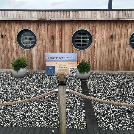 Humberston Boathouse Lodge & Hot Tub - Cleethorpes Beach Cabin Chalet エクステリア 写真