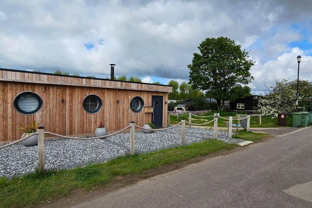 Humberston Boathouse Lodge & Hot Tub - Cleethorpes Beach Cabin Chalet エクステリア 写真