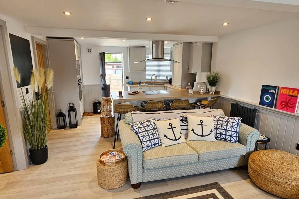 Humberston Boathouse Lodge & Hot Tub - Cleethorpes Beach Cabin Chalet エクステリア 写真