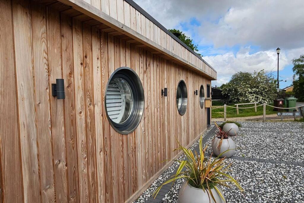 Humberston Boathouse Lodge & Hot Tub - Cleethorpes Beach Cabin Chalet エクステリア 写真