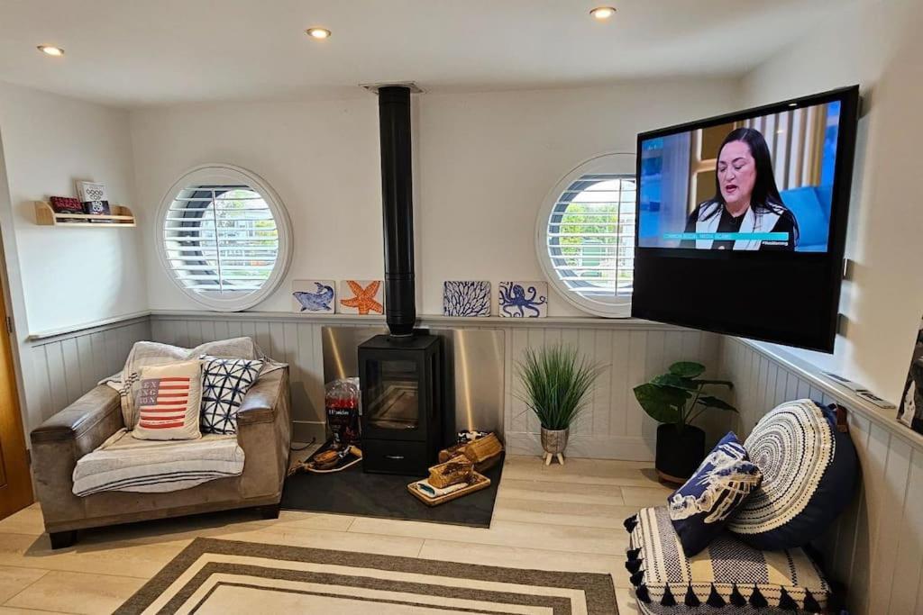 Humberston Boathouse Lodge & Hot Tub - Cleethorpes Beach Cabin Chalet エクステリア 写真