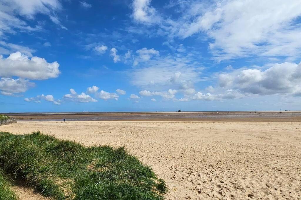 Humberston Boathouse Lodge & Hot Tub - Cleethorpes Beach Cabin Chalet エクステリア 写真