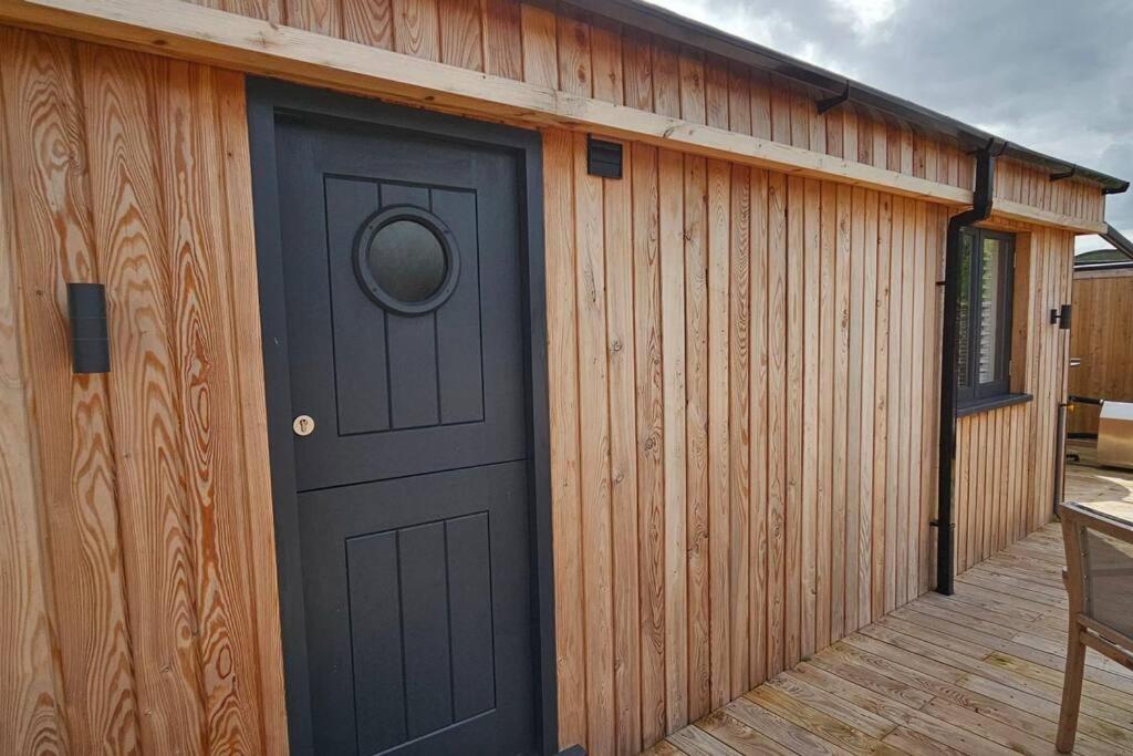 Humberston Boathouse Lodge & Hot Tub - Cleethorpes Beach Cabin Chalet エクステリア 写真