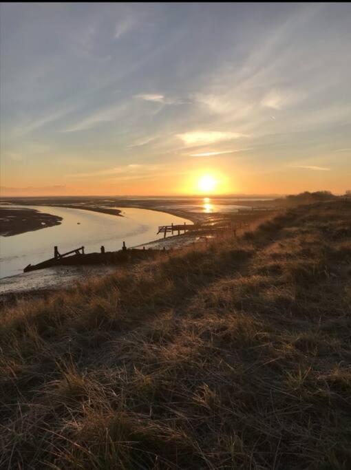 Humberston Boathouse Lodge & Hot Tub - Cleethorpes Beach Cabin Chalet エクステリア 写真