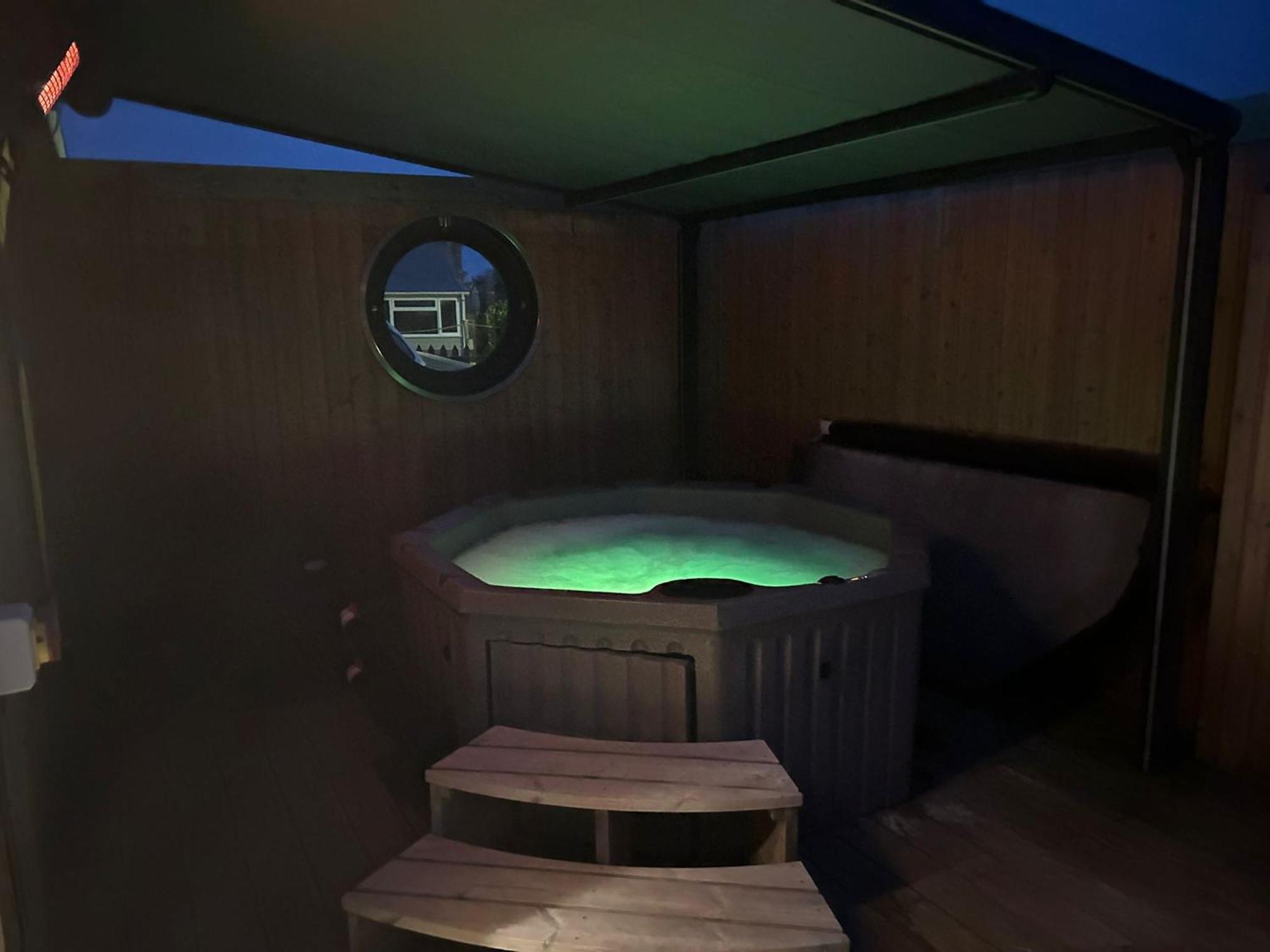 Humberston Boathouse Lodge & Hot Tub - Cleethorpes Beach Cabin Chalet エクステリア 写真